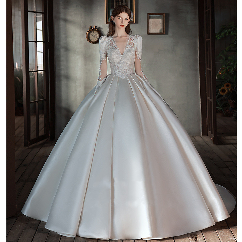 Sweet Wedding Dress With Deep V Neck Long Sleeves Appliqued Lace Back Less Bridal Gown Custom Made Satin Robes De Marie