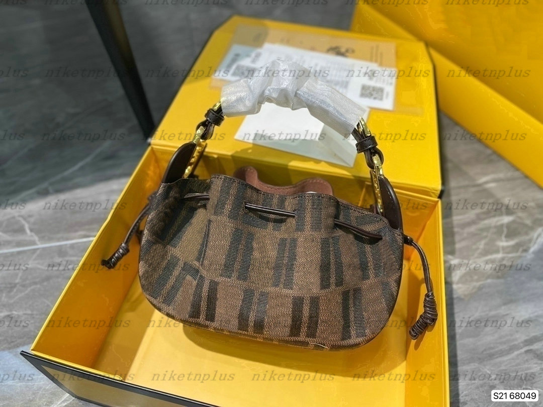 POMODORINO ROMA Classic Bags Dumpling Bag Luxury Yellow Brown Designer Handbag Leather Womens Shoulder Bag Python lines Letter Tote 68049, Dont sell it alone
POMODORINO ROMA Classic Bags Dumpling Bag Luxury Yellow Brown Designer Handbag Leather Womens Shoulder Bag Python lines Letter Tote 68049, Dont sell it alone