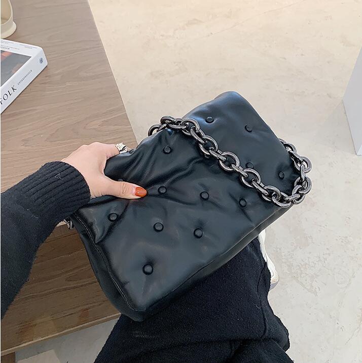Factory wholesale women handbag comfort soft leather chain bag mushroom nail fabric womens clutch bags personalized rivet messenger handbags
Factory wholesale women handbag comfort soft leather chain bag mushroom nail fabric womens clutch bags personalized rivet messenger handbags