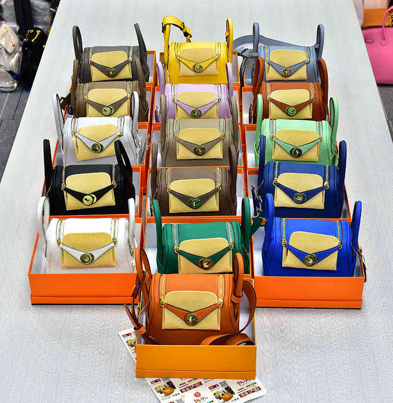 Danren Doctor Litchi Pattern Lindys Minmin One Shoulder Handbag Medicine Pillow Women's, Emma orange
Danren Doctor Litchi Pattern Lindys Minmin One Shoulder Handbag Medicine Pillow Women's, Emma orange