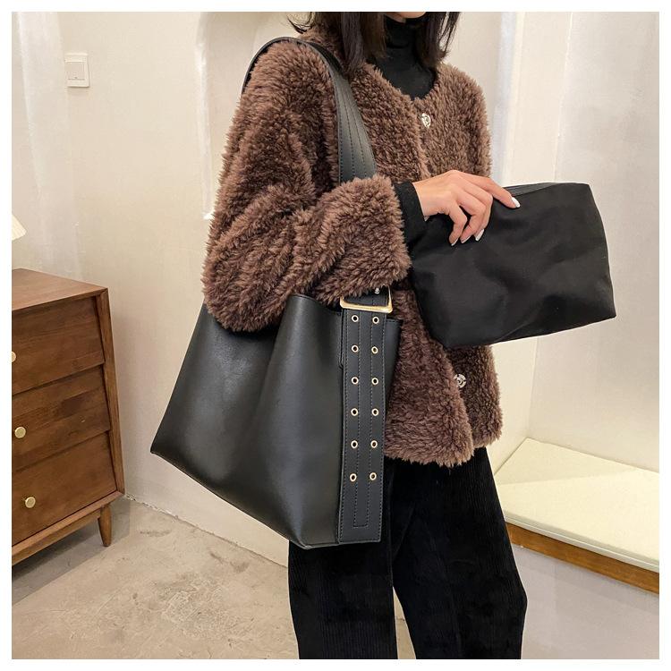 Composite Bag PU Leather Shoulder Bag for Women 2021 Brand Wide Belt Designer Handbags female Trend Solid Color Bucket black
Composite Bag PU Leather Shoulder Bag for Women 2021 Brand Wide Belt Designer Handbags female Trend Solid Color Bucket black