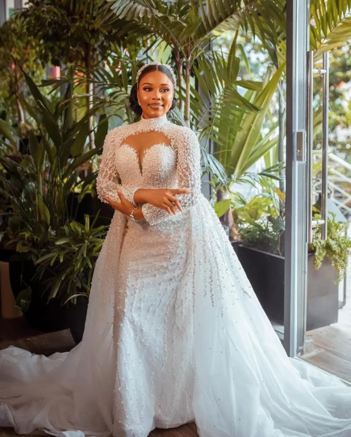 Plus Size Mermaid Wedding Dresses with Detachable Train 2022 Long Sleeve Luxury Pearls Lace Beaded African Aso Ebi Bridal Gown