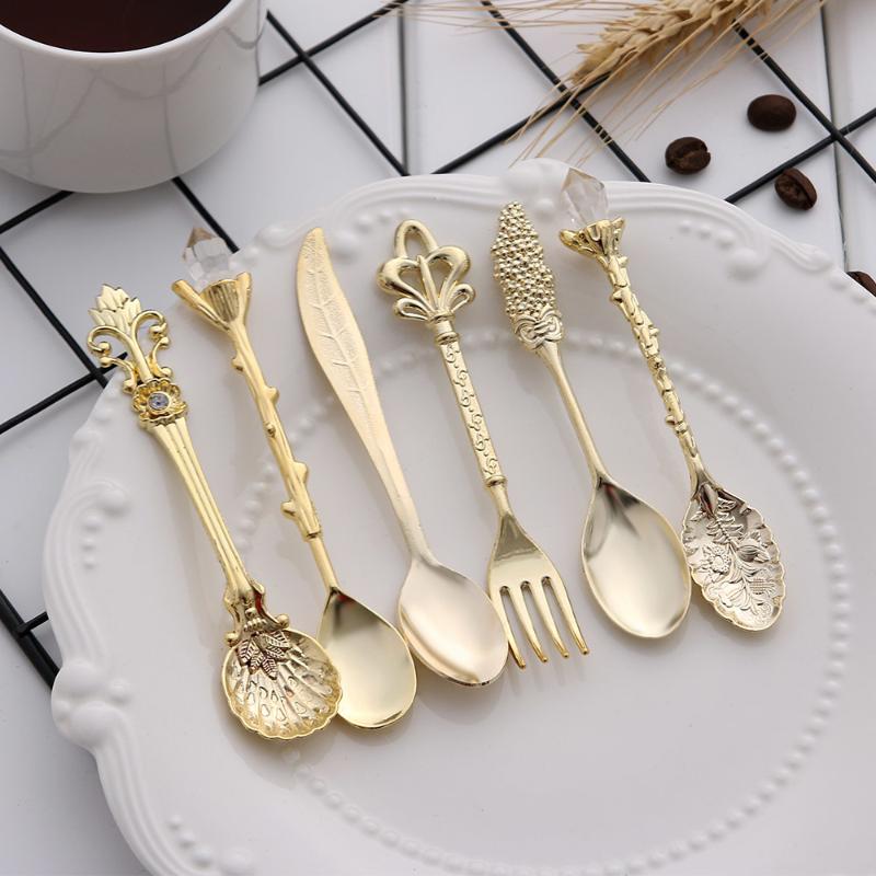 6pcs Vintage Spoons Fork Mini Royal Style Metal Gold Carved Coffee Fruit Dessert Fork Kitchen Tool Teaspoon 1set
6pcs Vintage Spoons Fork Mini Royal Style Metal Gold Carved Coffee Fruit Dessert Fork Kitchen Tool Teaspoon 1set