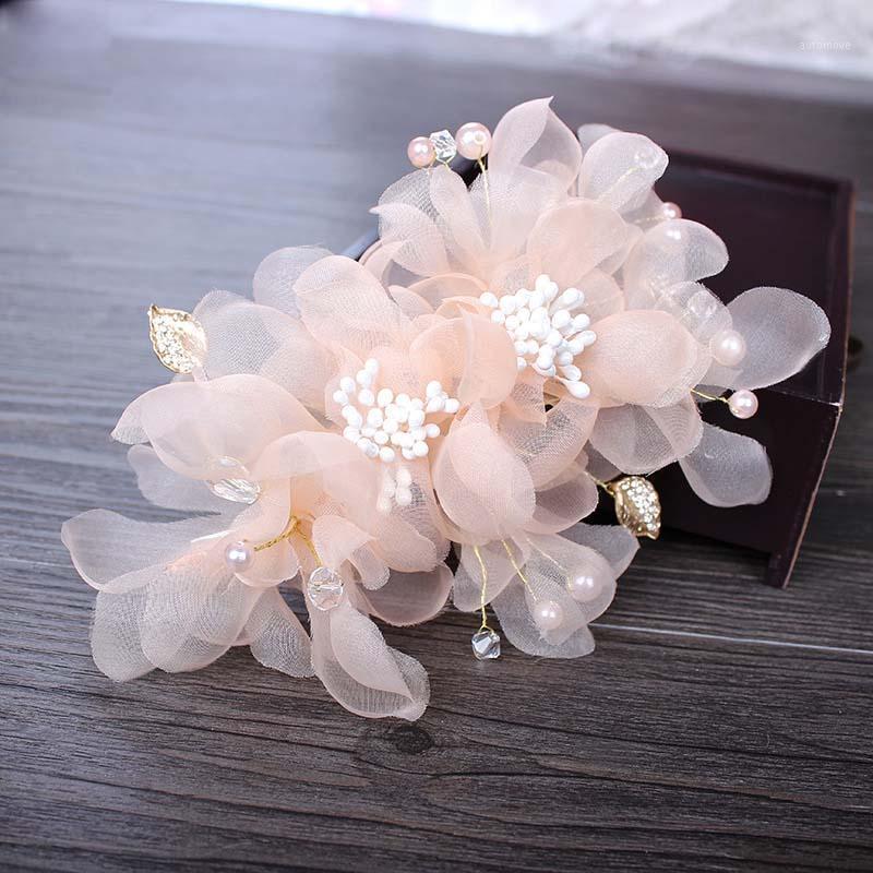 bride headdress hand silk yarn white flowers Lace Wedding headdress Accessories barrettes for women1
bride headdress hand silk yarn white flowers Lace Wedding headdress Accessories barrettes for women1