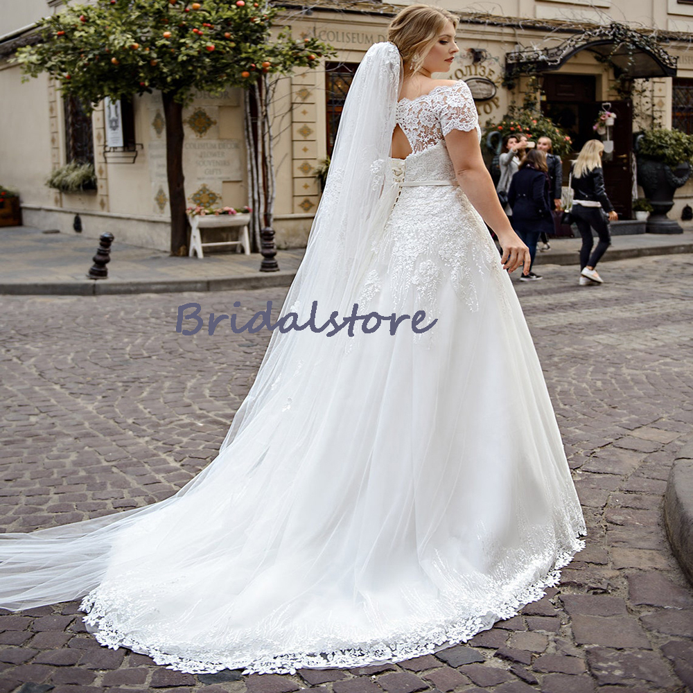 Elegant Lace Boho Wedding Dress Plus Size Open Back Garden Bohemian Bridal Dresses For Big Size Bride Short Sleeve Mariage Vestido Noiva Robe De Marié