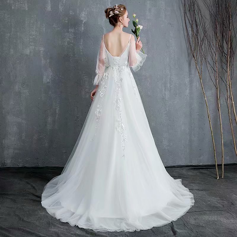2021 New Wedding Dress Bride, Dressed As a Fiesta Low-necked Tulle Soft Long Sleeves EW42, Same as the photos
2021 New Wedding Dress Bride, Dressed As a Fiesta Low-necked Tulle Soft Long Sleeves EW42, Same as the photos