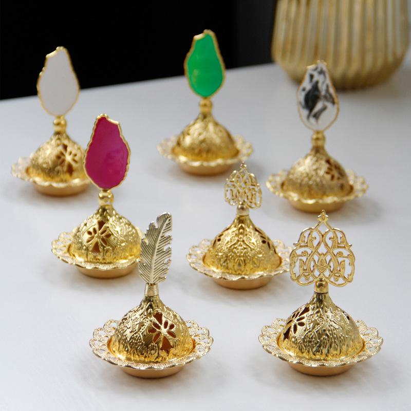 Middle East style small Arabian censer gold iron metal incense burner tabletop decoration
Middle East style small Arabian censer gold iron metal incense burner tabletop decoration