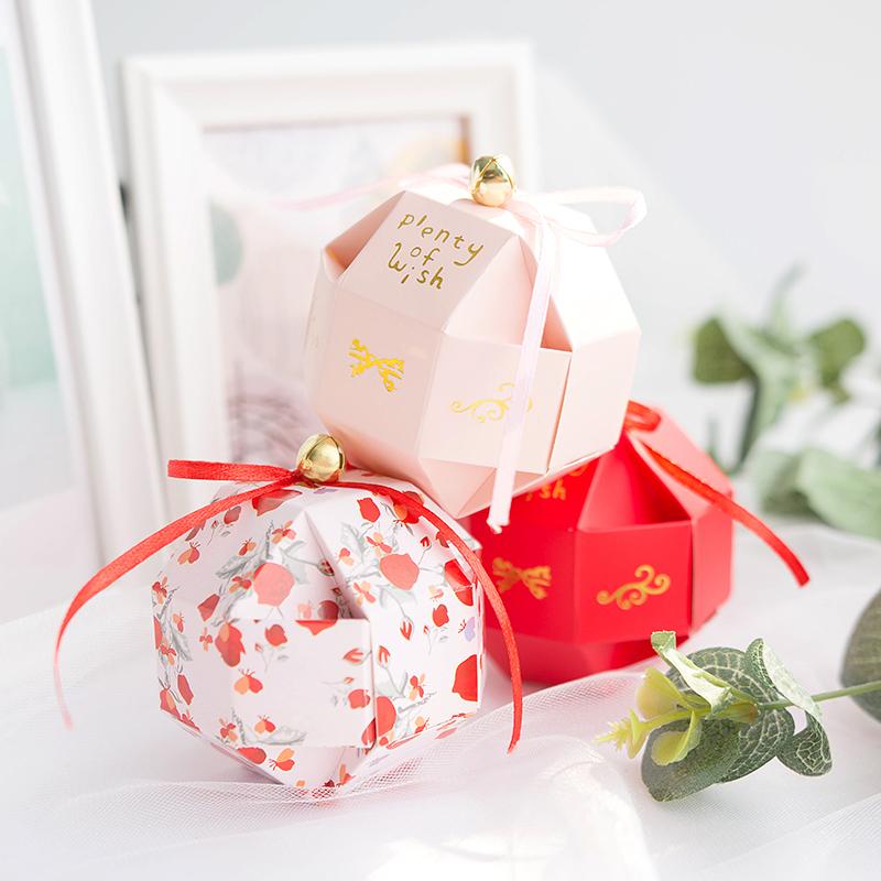 100pcs/lot Creative Multiple colors Ribbon candy box with bell chocolate box Gift Bags Wedding Delicate ball Party Supplies
100pcs/lot Creative Multiple colors Ribbon candy box with bell chocolate box Gift Bags Wedding Delicate ball Party Supplies