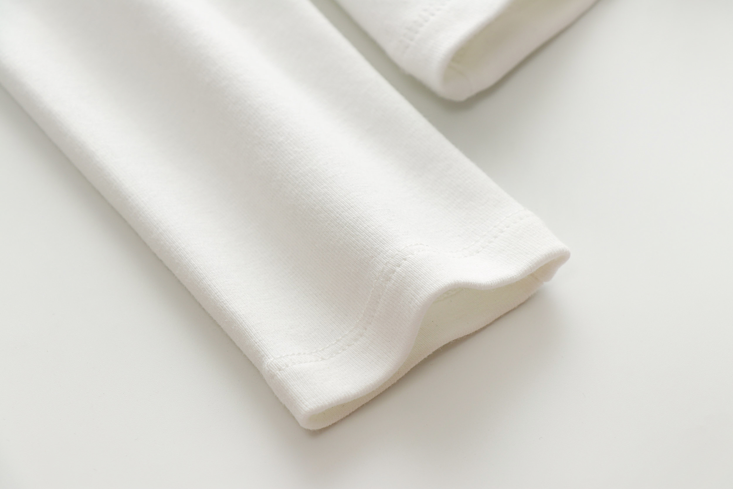 New Autumn Winter Women Letter Print T-shirt Casual Long Sleeve Newspaper Graphic Bottoming Female Warm Fleece Tops T07839B 201028