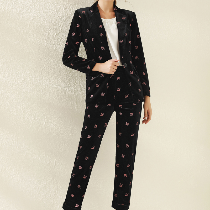 2021 New Autumn Style Velvet Imprint with Low-cut v Jacket Thin-tempered Nine Pants of Two Parts Women Suit 9pwk, Black
2021 New Autumn Style Velvet Imprint with Low-cut v Jacket Thin-tempered Nine Pants of Two Parts Women Suit 9pwk, Black