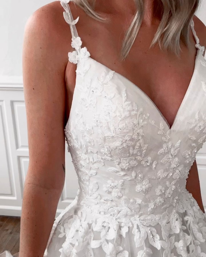 Lace Beaded Classy Backless Wedding Dresses Spaghetti Straps Neck A Line Appliqued Bridal Gowns Sweep Train Tulle Robe De Marie ppliqued