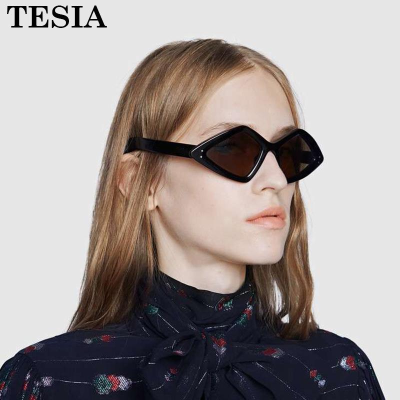 Retro Women Sunglasses 2020 Brand Designer Irregular Frame Rivet Woman Sunglases European And American Moda Mujer Oculos Vintage
Retro Women Sunglasses 2020 Brand Designer Irregular Frame Rivet Woman Sunglases European And American Moda Mujer Oculos Vintage