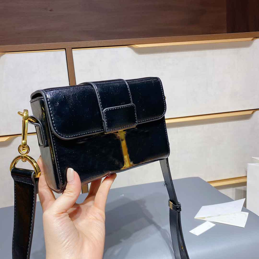 Stylish Women Bags 2AW Top Hot Women Designers Business Females Shoulder Bags Fashion Appears Extravagant Black Color Style, Sky blue
Stylish Women Bags 2AW Top Hot Women Designers Business Females Shoulder Bags Fashion Appears Extravagant Black Color Style, Sky blue
