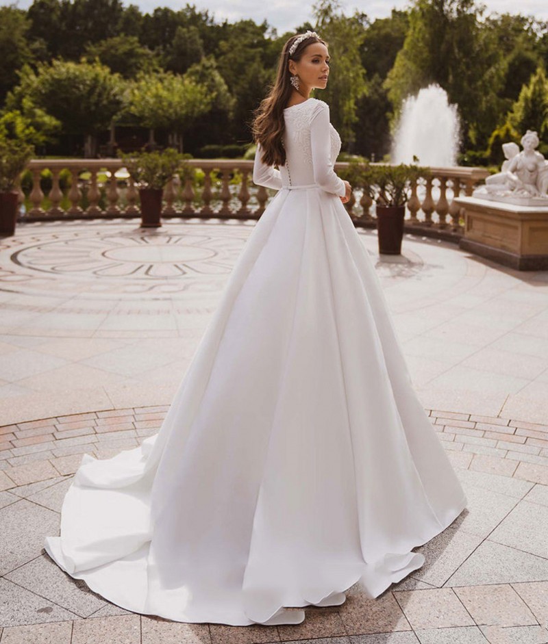 Elegant Satin Wedding Dresses Long Sleeve Lace Appliques Bride Gown Muslim Wedding Gown Covered Back Vestido de novia 2021