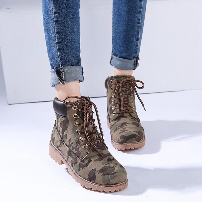 Camouflage boots women shoes 2020 warm fur plush Winter sneakers women snow boots lace-up ankle winter shoes woman, Black
Camouflage boots women shoes 2020 warm fur plush Winter sneakers women snow boots lace-up ankle winter shoes woman, Black