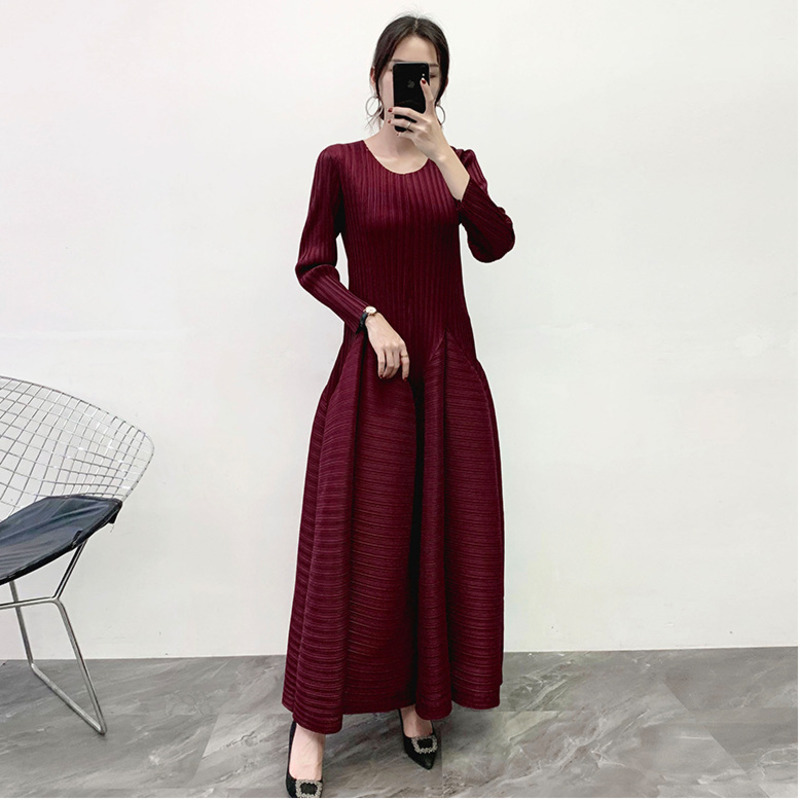 LANMREM New fashion floor length round collar full sleeves pleated loose elastic pleating long dress female party vestido 201126