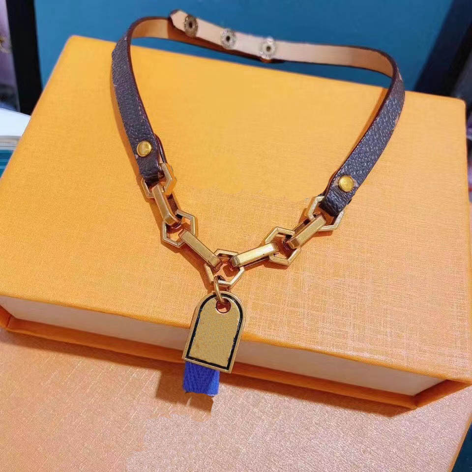 Top Fashion Adjustable Leather Necklace Luxury Pendant Necklaces Love Bracelet for Women Designer jewelry Bracelets with BOX
Top Fashion Adjustable Leather Necklace Luxury Pendant Necklaces Love Bracelet for Women Designer jewelry Bracelets with BOX