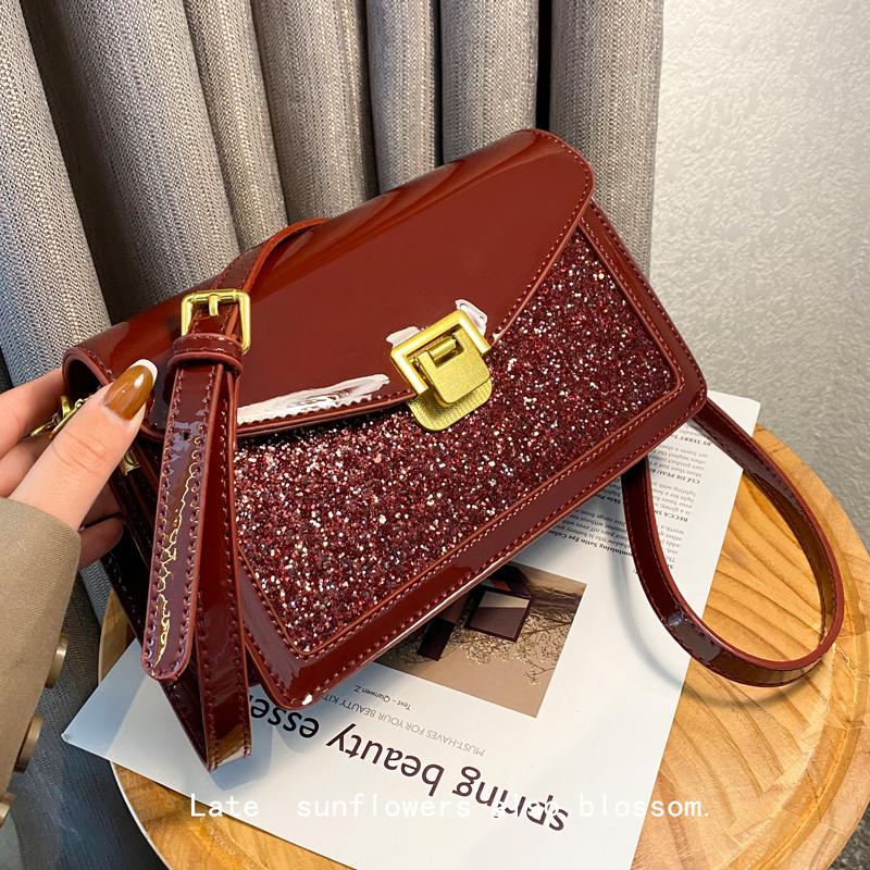 High quality sequined shoulder bag 2021 new atmospheric autumn and winter patent leather women's designer messenger bag, Black
High quality sequined shoulder bag 2021 new atmospheric autumn and winter patent leather women's designer messenger bag, Black