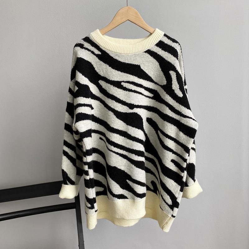 2020 Autumn Winter Leopard Sweater Women Knitted Oversized Pullover Woman Sweater Long Sleeve Loose Sweaters for Women Fashion, Black
2020 Autumn Winter Leopard Sweater Women Knitted Oversized Pullover Woman Sweater Long Sleeve Loose Sweaters for Women Fashion, Black