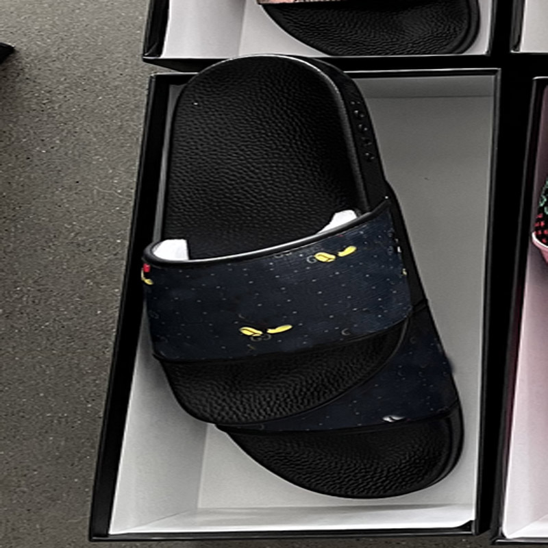 Men Women Slippers Designer Rubber Slides Sandal Flat Blooms Strawberry Tiger Bees Green Red White Web Fashion Shoes Beach Flip Flops Flower with Box Dust bag, Color
Men Women Slippers Designer Rubber Slides Sandal Flat Blooms Strawberry Tiger Bees Green Red White Web Fashion Shoes Beach Flip Flops Flower with Box Dust bag, Color