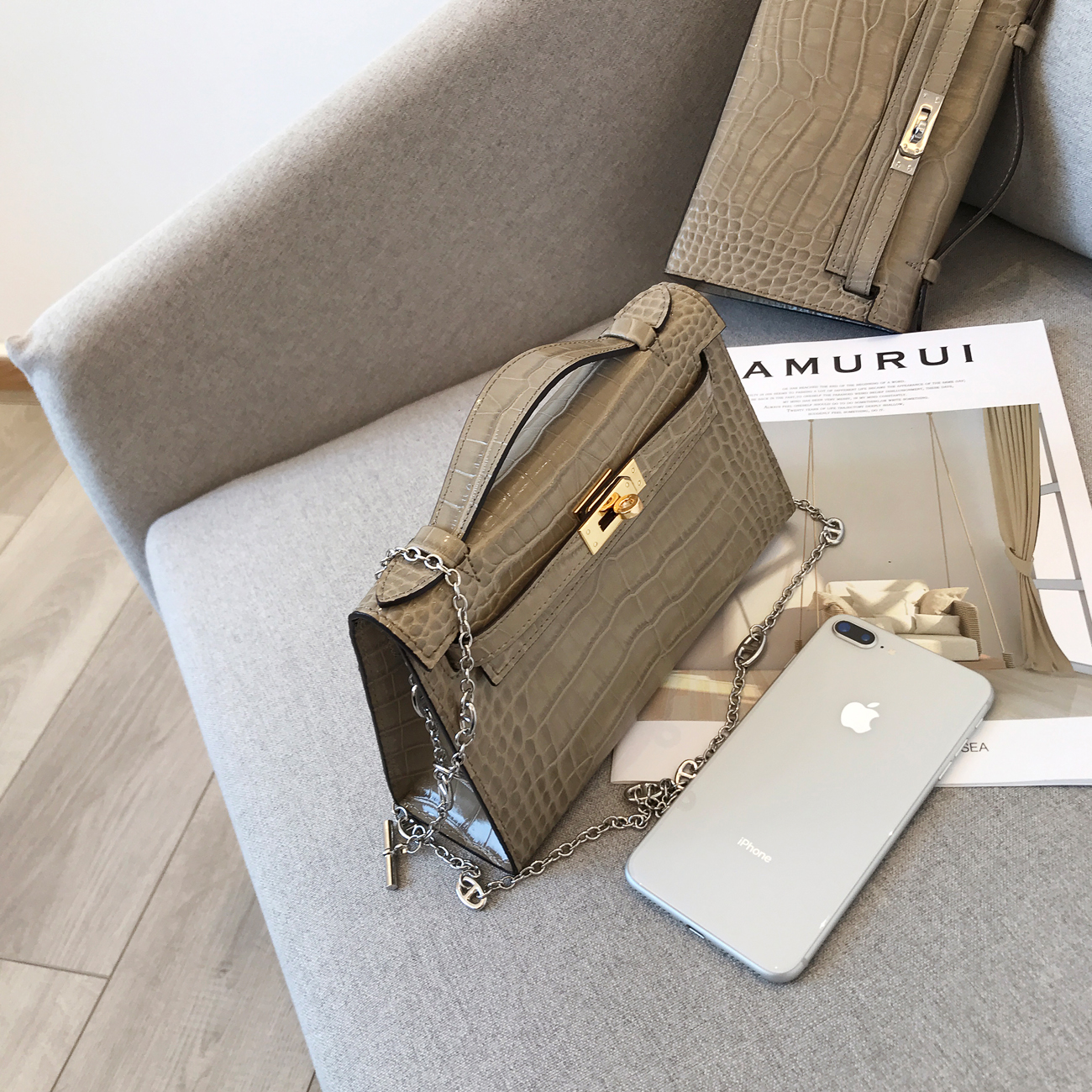 Womens Bag First-Generation Crocodile Pattern Cowhide Pig Nose Small Chain One Shoulder Elegant Graceful High-End Custom Stree, Gray gold buckle with silver chain 22cm
Womens Bag First-Generation Crocodile Pattern Cowhide Pig Nose Small Chain One Shoulder Elegant Graceful High-End Custom Stree, Gray gold buckle with silver chain 22cm