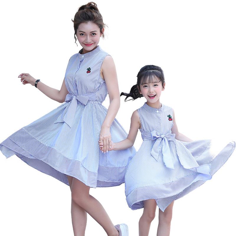 Strawberry Embroidery Mother and Daughter Dresses in Matching Outfits Mom and Daughter Macthing Dresses Family Fitted Clothes, Photo color
Strawberry Embroidery Mother and Daughter Dresses in Matching Outfits Mom and Daughter Macthing Dresses Family Fitted Clothes, Photo color