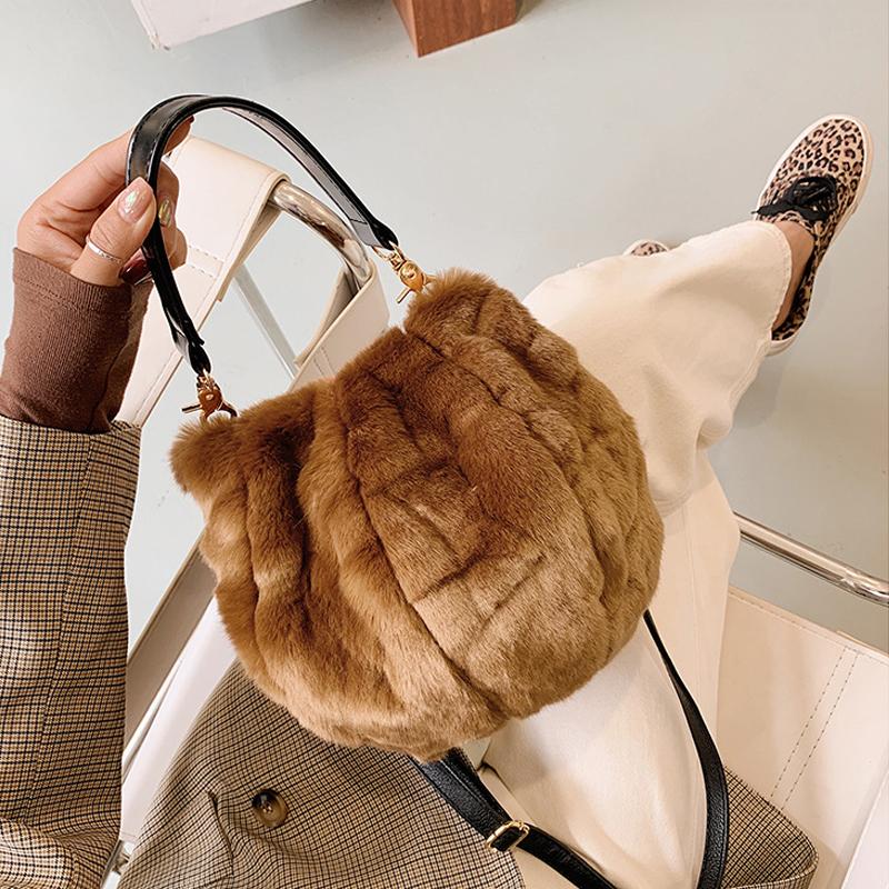 Luxury Leopard Faux Fur Shoulder Crossbody Bags Fashion Plush Buckets Bag Designer Women Handbags Lady Small Totes Female Purses, Beige
Luxury Leopard Faux Fur Shoulder Crossbody Bags Fashion Plush Buckets Bag Designer Women Handbags Lady Small Totes Female Purses, Beige