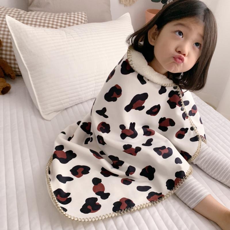 Luxury Leopard Stripes Pattern Shawl Blanket Teen Kindergarten Crystal Velvet Double Thickening Baby Blanket Parent-child Winter
Luxury Leopard Stripes Pattern Shawl Blanket Teen Kindergarten Crystal Velvet Double Thickening Baby Blanket Parent-child Winter