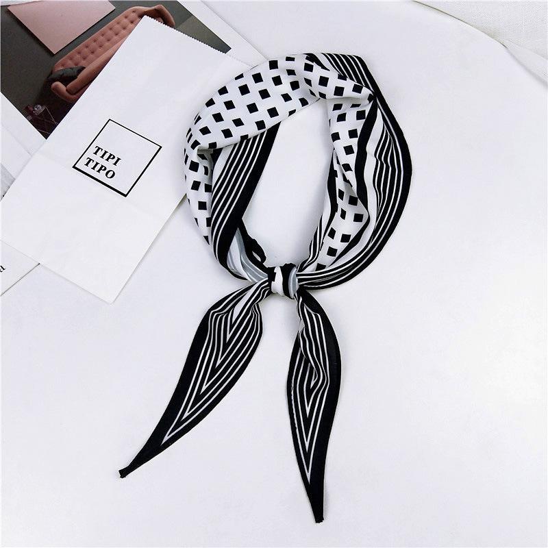 70x35cm Letter Printed Small Triangle Silk Neck Scarf Neckerchief Women Elegant Hair Headband Scarfs for Ladies Kerchief 2020
70x35cm Letter Printed Small Triangle Silk Neck Scarf Neckerchief Women Elegant Hair Headband Scarfs for Ladies Kerchief 2020