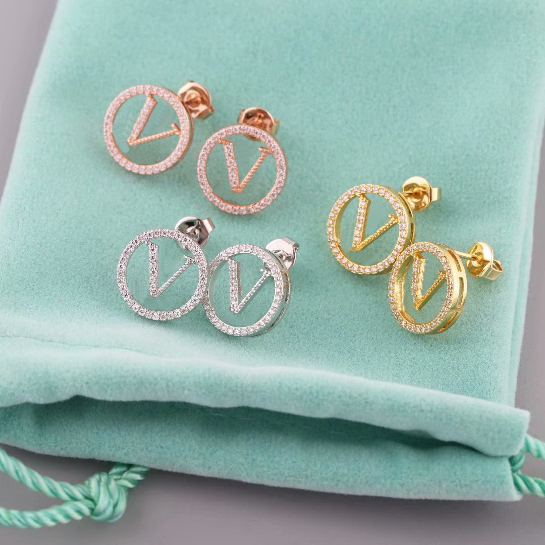 Europe America Fashion Style Lady Women Titanium Steel Hollow Out Full Diamond V Initials Stud Earrings 3 Color
Europe America Fashion Style Lady Women Titanium Steel Hollow Out Full Diamond V Initials Stud Earrings 3 Color