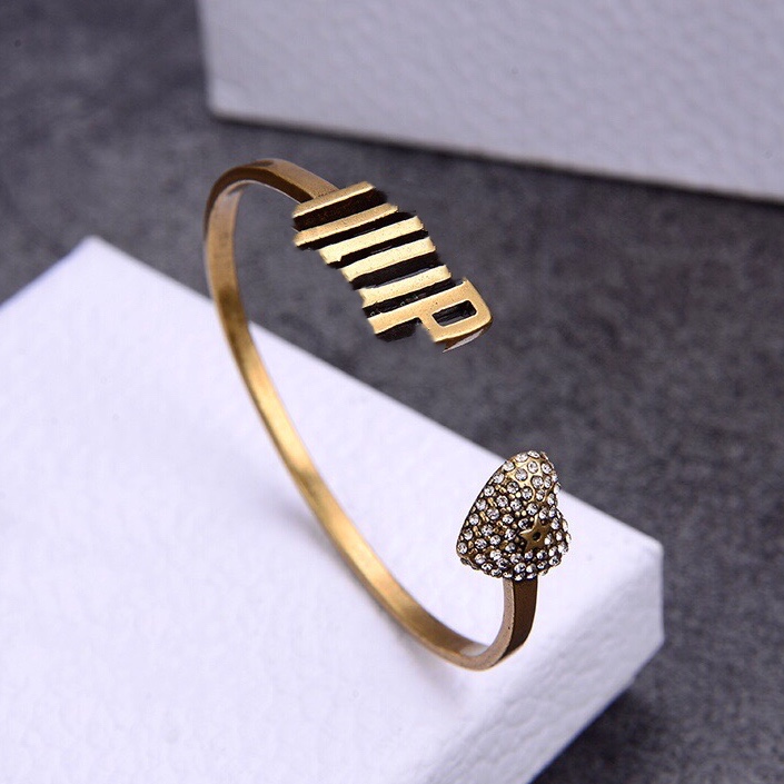hot sale Fashion jewelry Women Love Bracelt heart cuff Bronze Bangle with Letter Stamps brass material Designer Bracelets new style
hot sale Fashion jewelry Women Love Bracelt heart cuff Bronze Bangle with Letter Stamps brass material Designer Bracelets new style