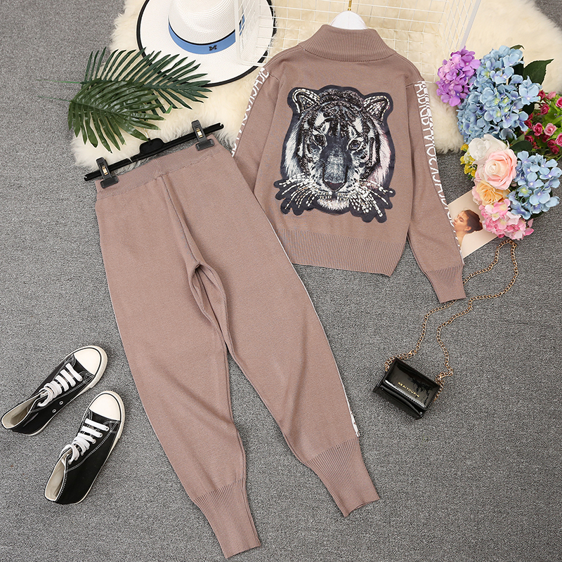 Amolapha Woman Sequins Tiger Zipper Knit Jacket Sweaters+Letters Pants 2PCS Sets Long Sleeve Woman Handmade Tracksuit 201106, Black
Amolapha Woman Sequins Tiger Zipper Knit Jacket Sweaters+Letters Pants 2PCS Sets Long Sleeve Woman Handmade Tracksuit 201106, Black