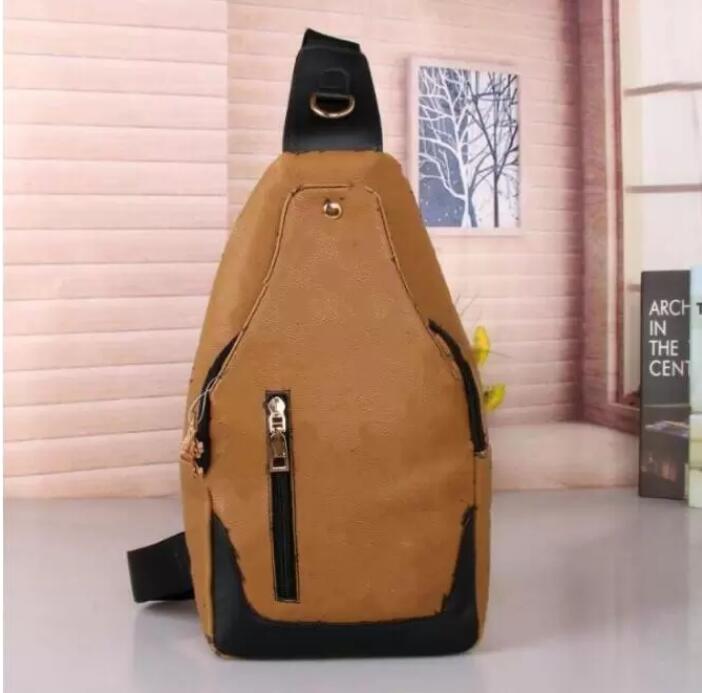 2023 Cellphone Case Waist pouch bag designer handbag Purses Womens Men BumBag Belt Women Pocket Bags Fashion Tote M1705
2023 Cellphone Case Waist pouch bag designer handbag Purses Womens Men BumBag Belt Women Pocket Bags Fashion Tote M1705