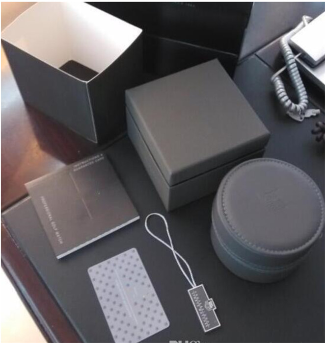 luxury new round black leather box for tag heuer watches booklet card tags and papers in english taag, Black;blue
luxury new round black leather box for tag heuer watches booklet card tags and papers in english taag, Black;blue