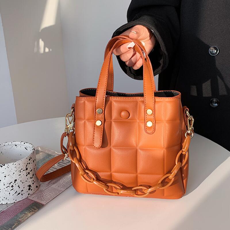 Winter high-quality diamond handbag 2020 new fashion retro women's designer textured one-shoulder messenger bag, Black
Winter high-quality diamond handbag 2020 new fashion retro women's designer textured one-shoulder messenger bag, Black