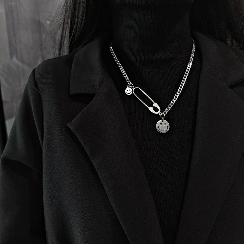 Pendant Necklaces Simple Style Cute Circle Face Pins For Men Women Korean Fashion Hip Hop Party Jewelry Night Club Necklace
Pendant Necklaces Simple Style Cute Circle Face Pins For Men Women Korean Fashion Hip Hop Party Jewelry Night Club Necklace