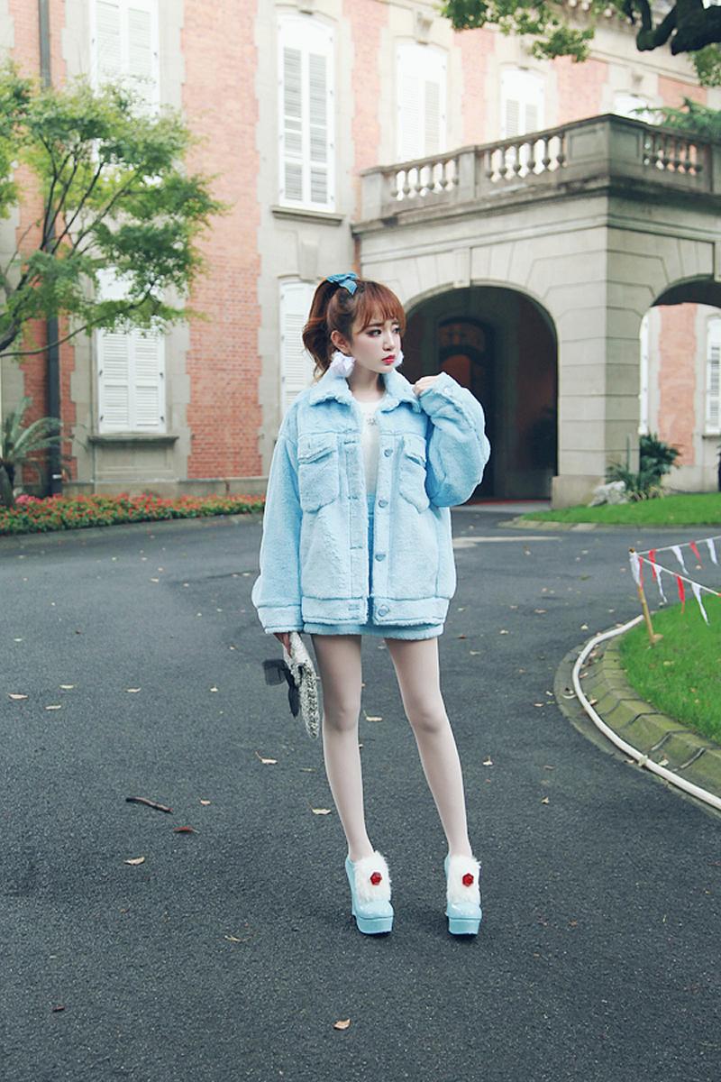 Princess sweet lolita coat Bobon21 Oversize thick fluffy warm coat Show petite section C1300, Beige
Princess sweet lolita coat Bobon21 Oversize thick fluffy warm coat Show petite section C1300, Beige
