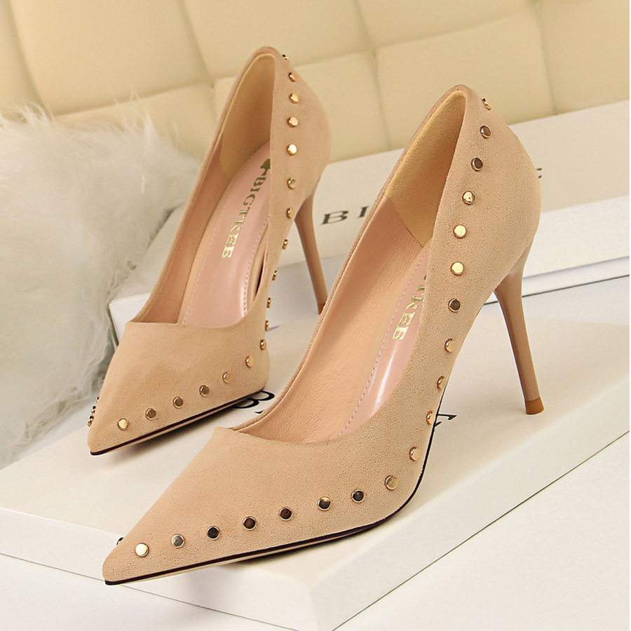 2021 New Europeu e Americano Estilo Retro Femininos Salto Alto Camura Boca Rasa Apontou Sexy Fino Nico Sapatos Iuln, Khaki.
2021 New Europeu e Americano Estilo Retro Femininos Salto Alto Camura Boca Rasa Apontou Sexy Fino Nico Sapatos Iuln, Khaki.