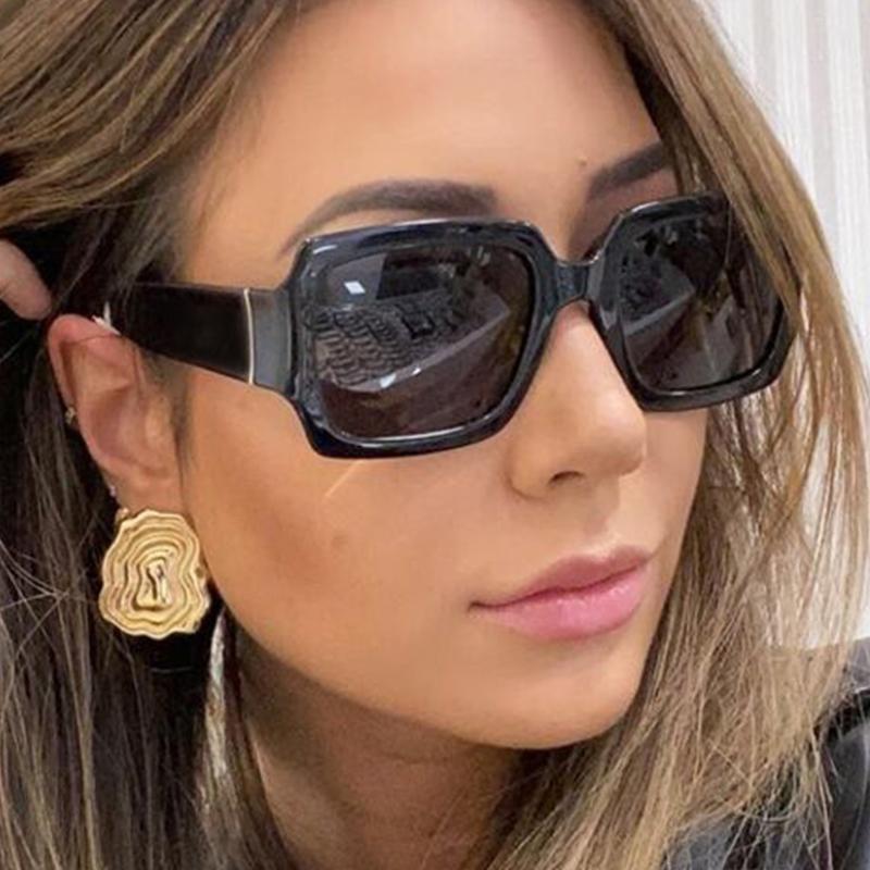 Fashion New Square Man Sunglasses Brand 2021 Women Retro Gradient Sun Glasses Black PC Frame Rectangle Vintage Eyewear UV400
Fashion New Square Man Sunglasses Brand 2021 Women Retro Gradient Sun Glasses Black PC Frame Rectangle Vintage Eyewear UV400