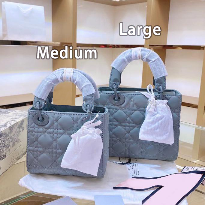 Luxurys Designers Shoulder Bag Women Handbags Purses Genuine Real Leather Fabric Cross Body Saddle Handbag Book Tote Casual Crossbody Shopping Everning Bags, Card
Luxurys Designers Shoulder Bag Women Handbags Purses Genuine Real Leather Fabric Cross Body Saddle Handbag Book Tote Casual Crossbody Shopping Everning Bags, Card