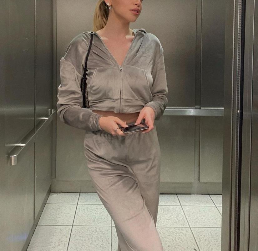 winter two piece set velvet tracksuit Zipper hoodie+sweatpants sweat suits women matching sets,2021 jogging suits for women, Khaki
winter two piece set velvet tracksuit Zipper hoodie+sweatpants sweat suits women matching sets,2021 jogging suits for women, Khaki