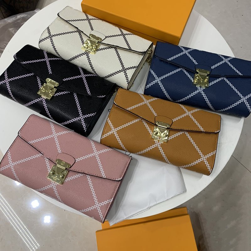 Shoulder Bag Designer 2022 Paris Fashion Week Clutch Wallet Crossbody Detachable Shoulder Strap Letter Flower Decoration Top Brands No Box XB10059, Make up postage no bag
Shoulder Bag Designer 2022 Paris Fashion Week Clutch Wallet Crossbody Detachable Shoulder Strap Letter Flower Decoration Top Brands No Box XB10059, Make up postage no bag