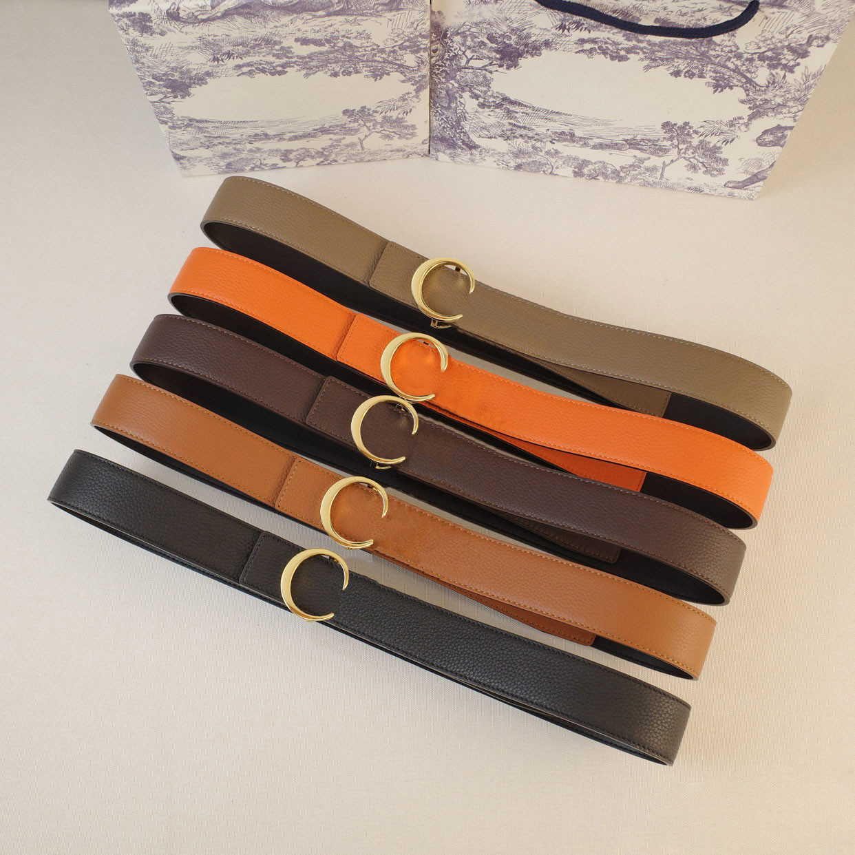Reversible Belt Fashion Brand Belts Designer Letter Smooth Buckle 2 Face Available Cowhide for Man Woman, Multi
Reversible Belt Fashion Brand Belts Designer Letter Smooth Buckle 2 Face Available Cowhide for Man Woman, Multi