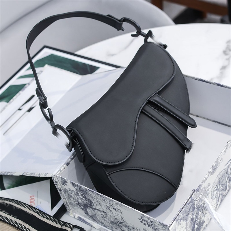 Fashion Women's bag Genuine Leather With shoulder strap Purse Metal pendant Shoulder bags women Crossbody Cowhide handbag D0512, Beige (plain leather) 
Fashion Women's bag Genuine Leather With shoulder strap Purse Metal pendant Shoulder bags women Crossbody Cowhide handbag D0512, Beige (plain leather)