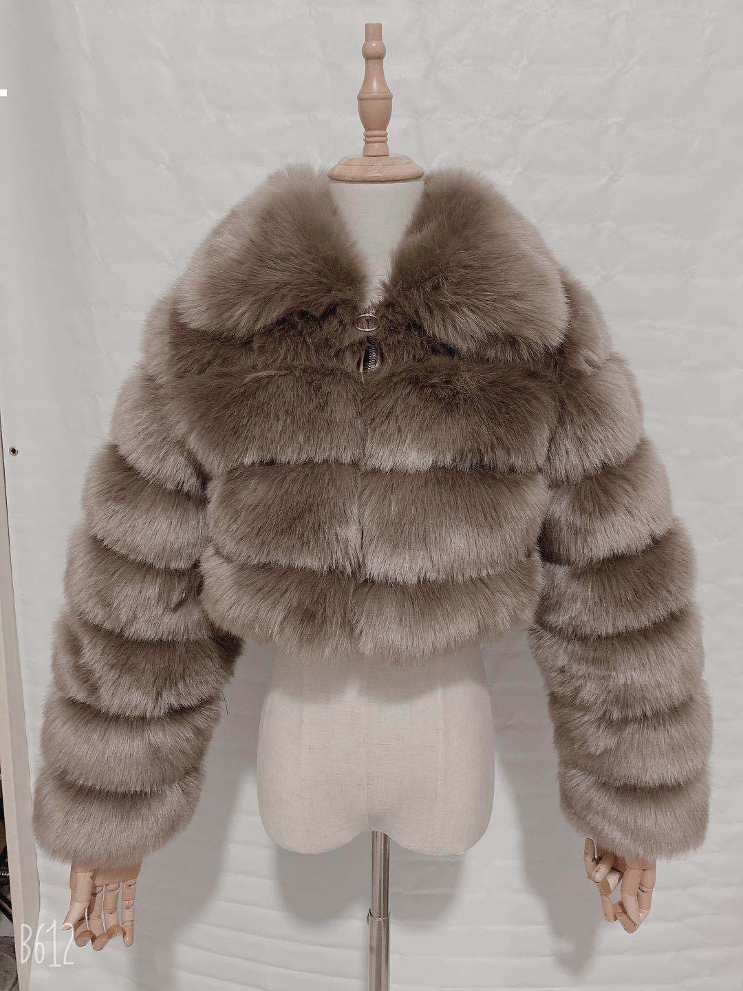 New Skin 2021 From Short Hairy Jacket Autumn Luxury Woman Streetwear Clothes Designer Winter 6234 4J8L
New Skin 2021 From Short Hairy Jacket Autumn Luxury Woman Streetwear Clothes Designer Winter 6234 4J8L