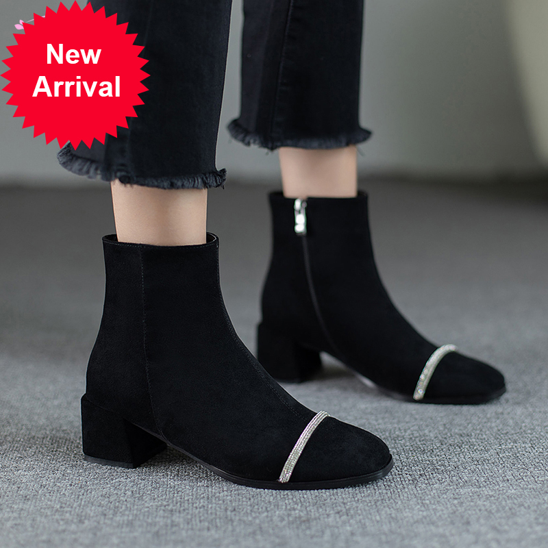 2021 The New Party Style Round Toe Ankle Boot Crystal Black Zipper Medium Thick Riding Boots Women's Shoes 77s3 
2021 The New Party Style Round Toe Ankle Boot Crystal Black Zipper Medium Thick Riding Boots Women's Shoes 77s3