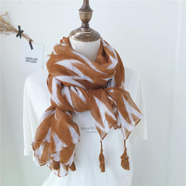 New Fashion bohemia women hijab Geometric print scarf wrap lady tassel design scarves free shipping
New Fashion bohemia women hijab Geometric print scarf wrap lady tassel design scarves free shipping