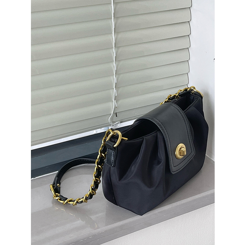 HBP shoulder bag purse Baguette messenger bag handbag Woman bags new designer bag high quality texture fashion chain Folds Charm
HBP shoulder bag purse Baguette messenger bag handbag Woman bags new designer bag high quality texture fashion chain Folds Charm