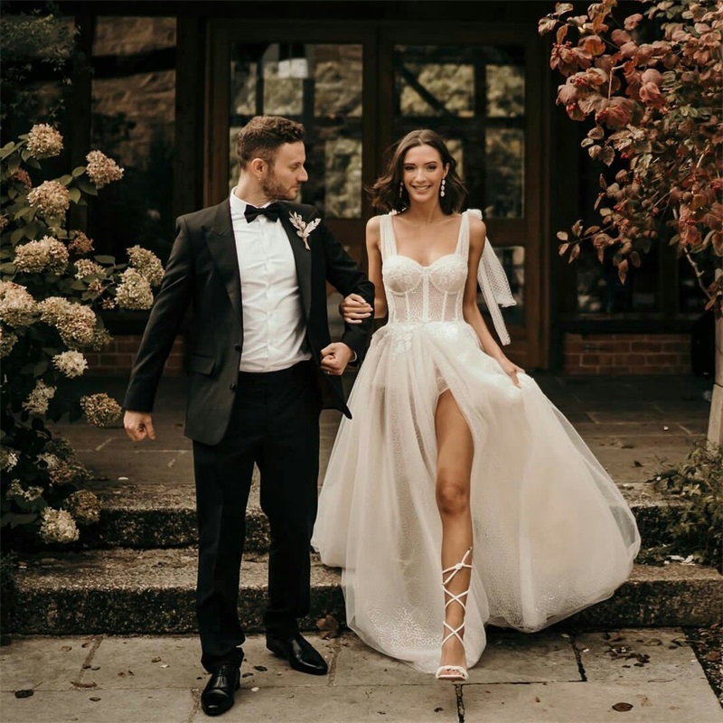 Newest Boho Wedding Dresses Appliqued Lace Bridal Gowns Sexy Spaghetti Strap Backless Beach Custom Made Vestidos De Novia Hot Sale
