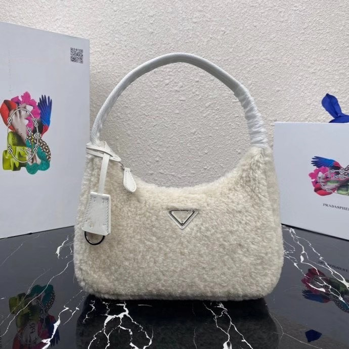 2021 trend design high quality women's bag fashion designer bag new shoulder net casual portable women's leather bag square sling.
2021 trend design high quality women's bag fashion designer bag new shoulder net casual portable women's leather bag square sling.